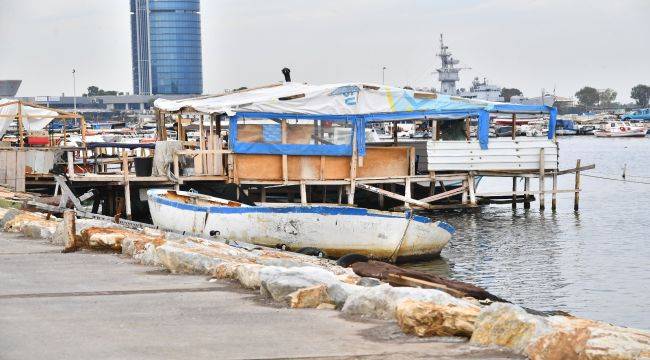 Kaçak İskele Ve Ahşap Yapılar Yıkıldı 